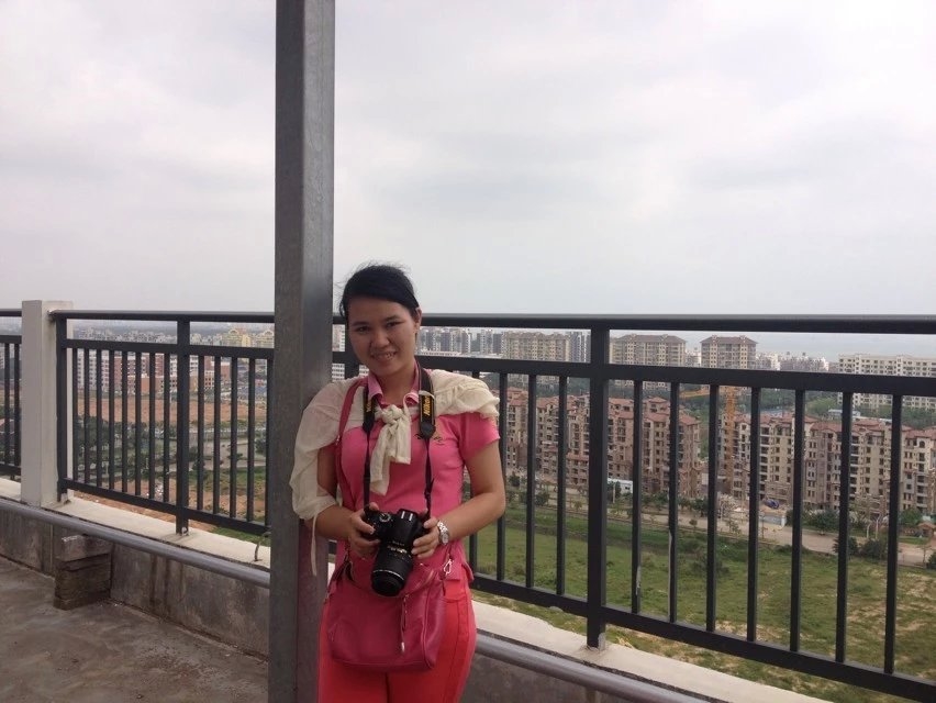 辦公室-黃海敏    紛紛萬事，直道而行！